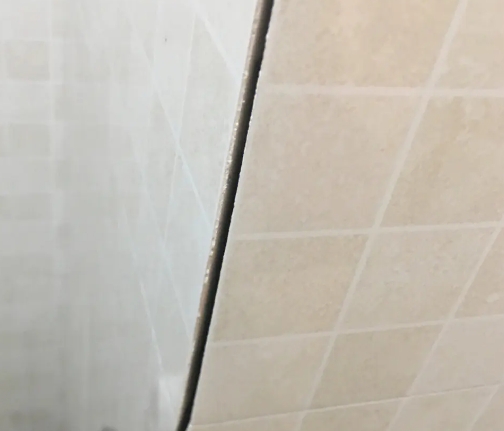 平江瓷砖空鼓维修公司分享阳台瓷砖脱落的修复过程可以分为以下几个步骤